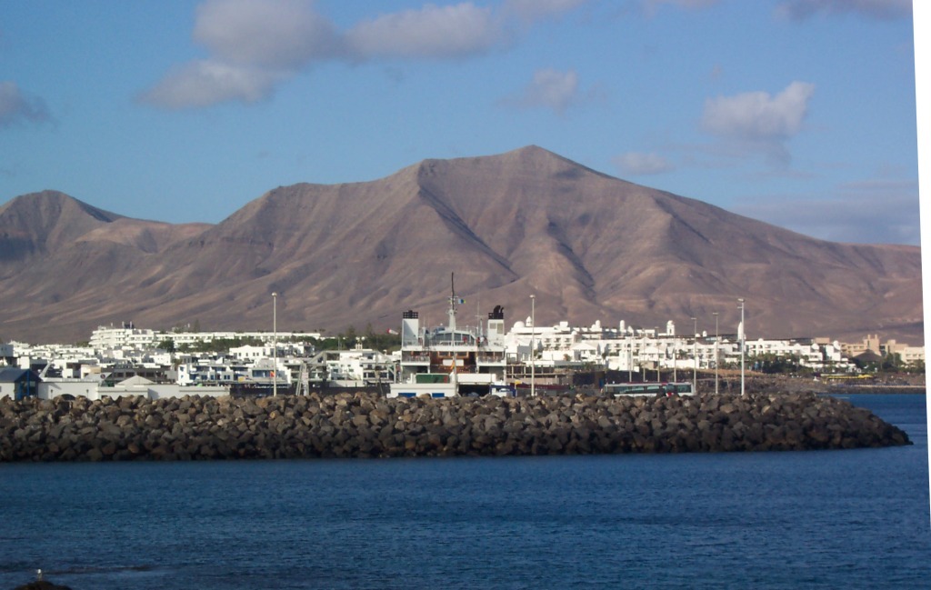 Imagen de la terminal de ferrys de Lanzarote (Playa Blanca)